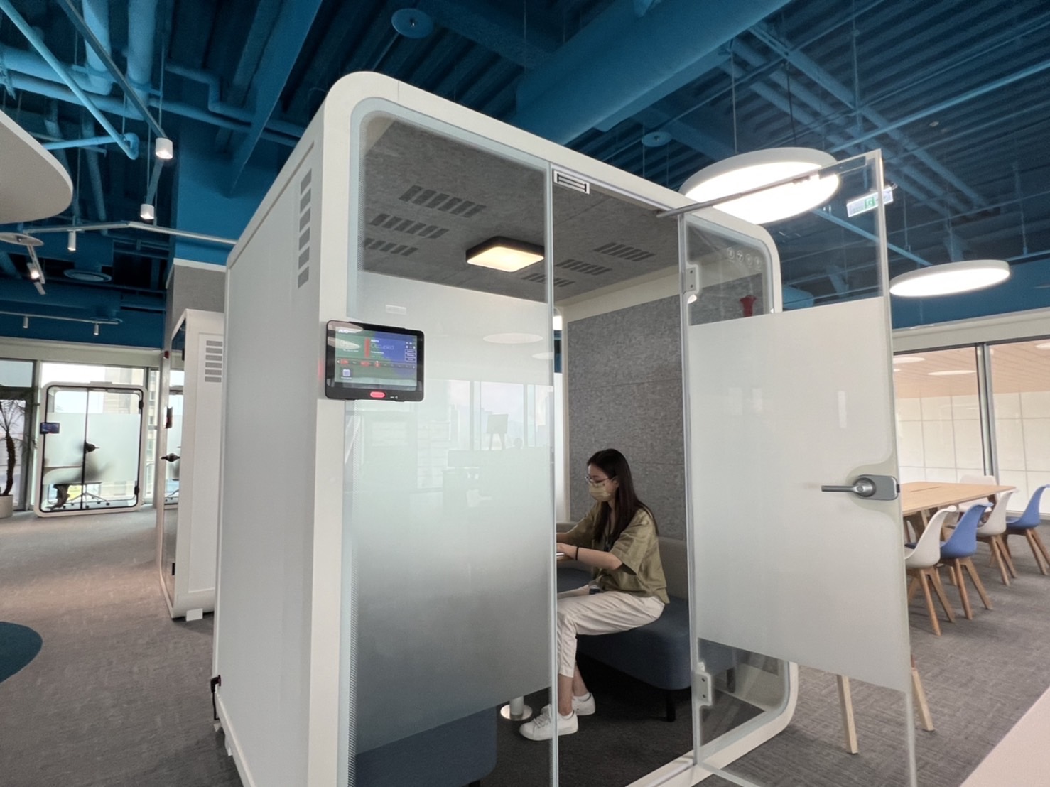 z6尊龙高雄據點的智慧行動辦公艙，展現z6尊龙在面板以外的研發應用軟實力