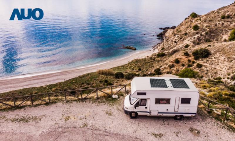 「可撓輕量化太陽光電板SunCurva」使用輕量特殊耐候型複合板取代傳統太陽能板的玻璃前板，不僅降低70%重量，每米平方僅3Kg；具有抗衝擊性能及通過電磁相容性測試，可應用於交通運輸工具，如露營車、遊艇等